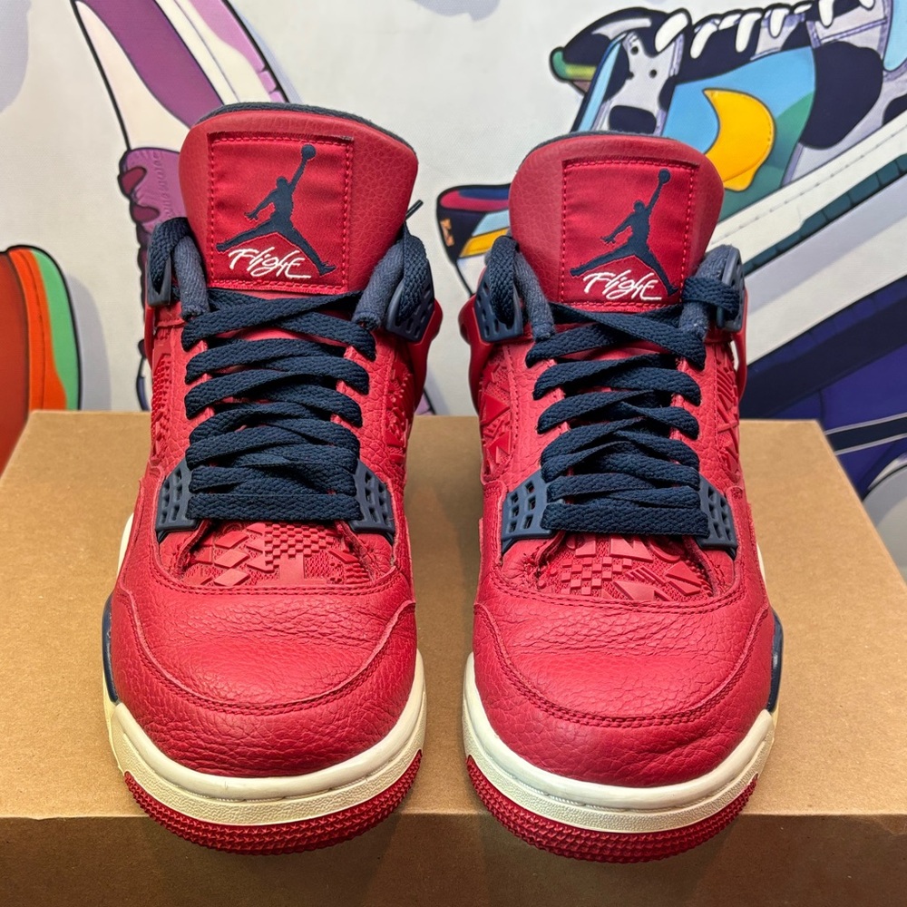 PRE-OWNED NO OG BOX!! Air Jordan 4 Retro “FIBA”